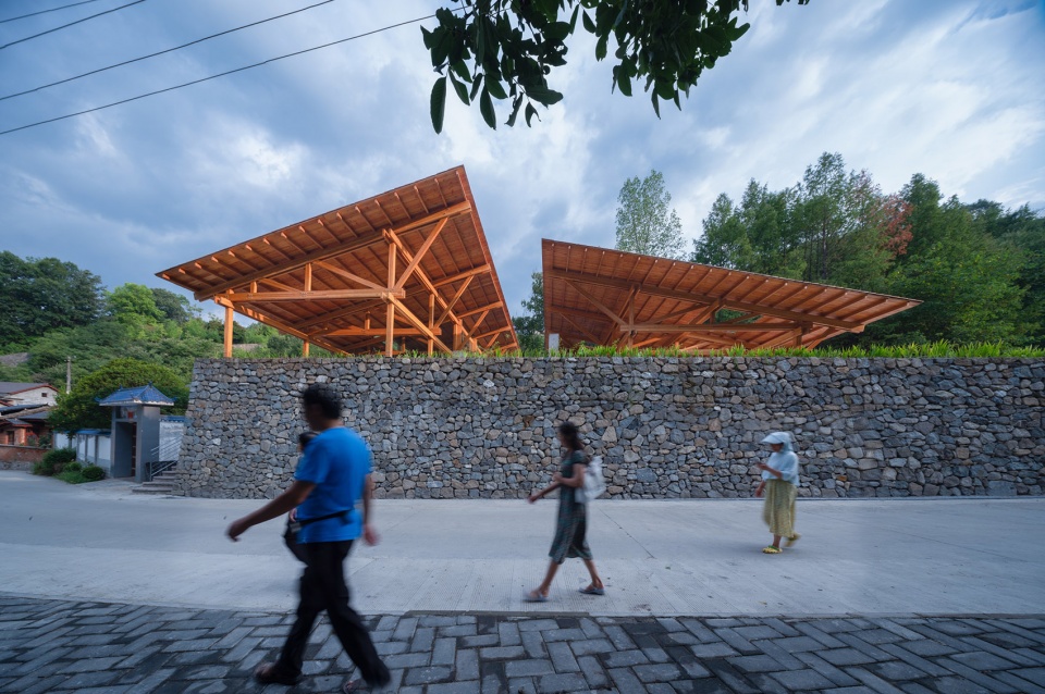 multifunctional service center of liuba mountain scenic area by shulin architectural design