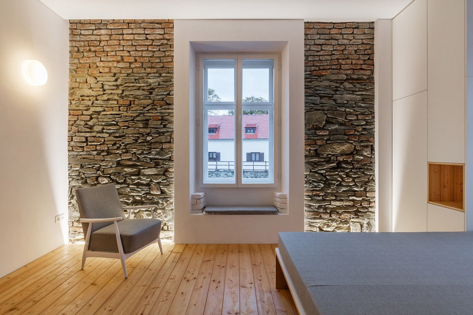 Niczky Apartment by Beres Architects