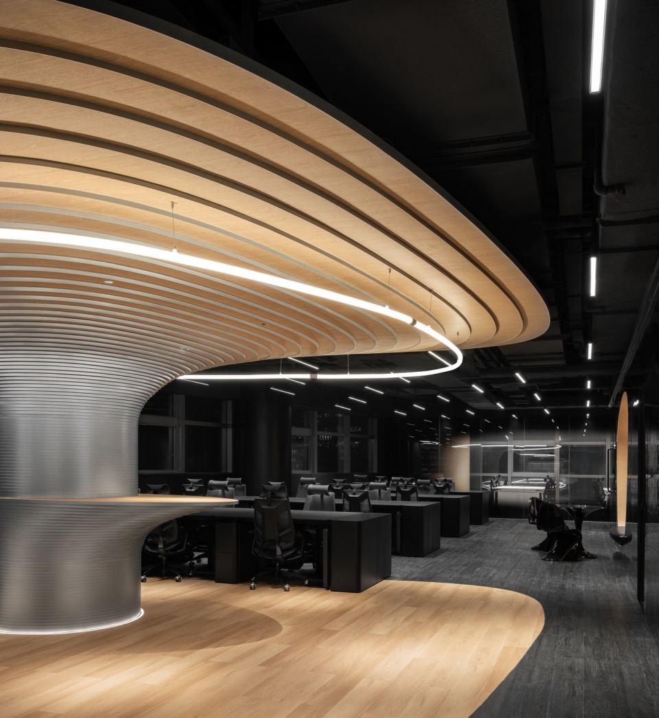 黑色基底的办公空间 Office space based on black ©朱雨蒙