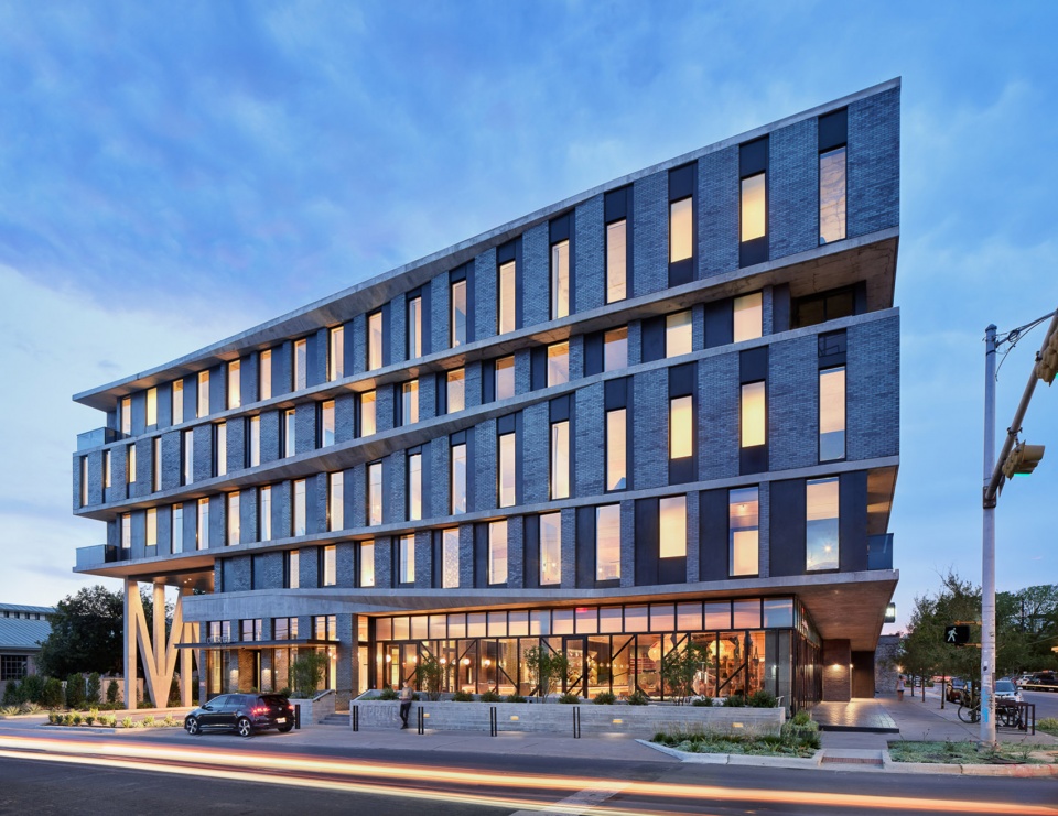 arrive austin hotel by baldridge architects