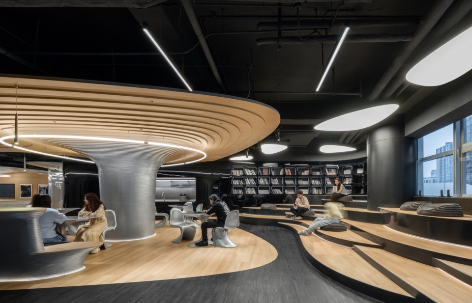 多功能休闲区域 Multifunctional leisure area ©朱雨蒙