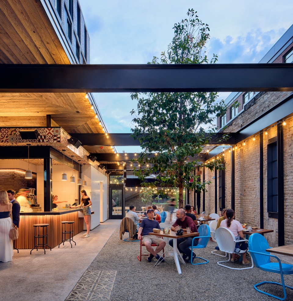 arrive austin hotel by baldridge architects