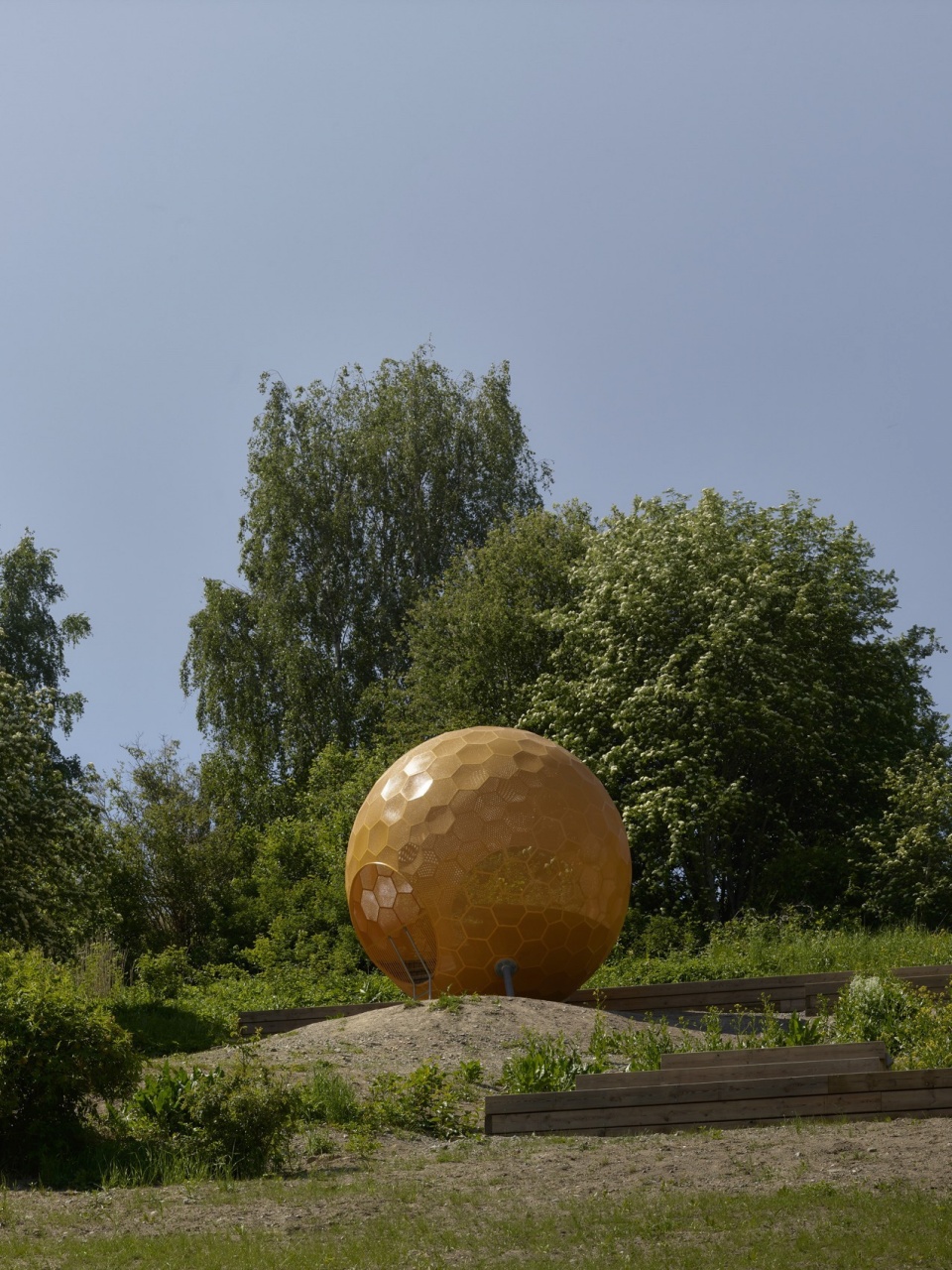 varbergstoppen playground spheres by andrenfogelstrom