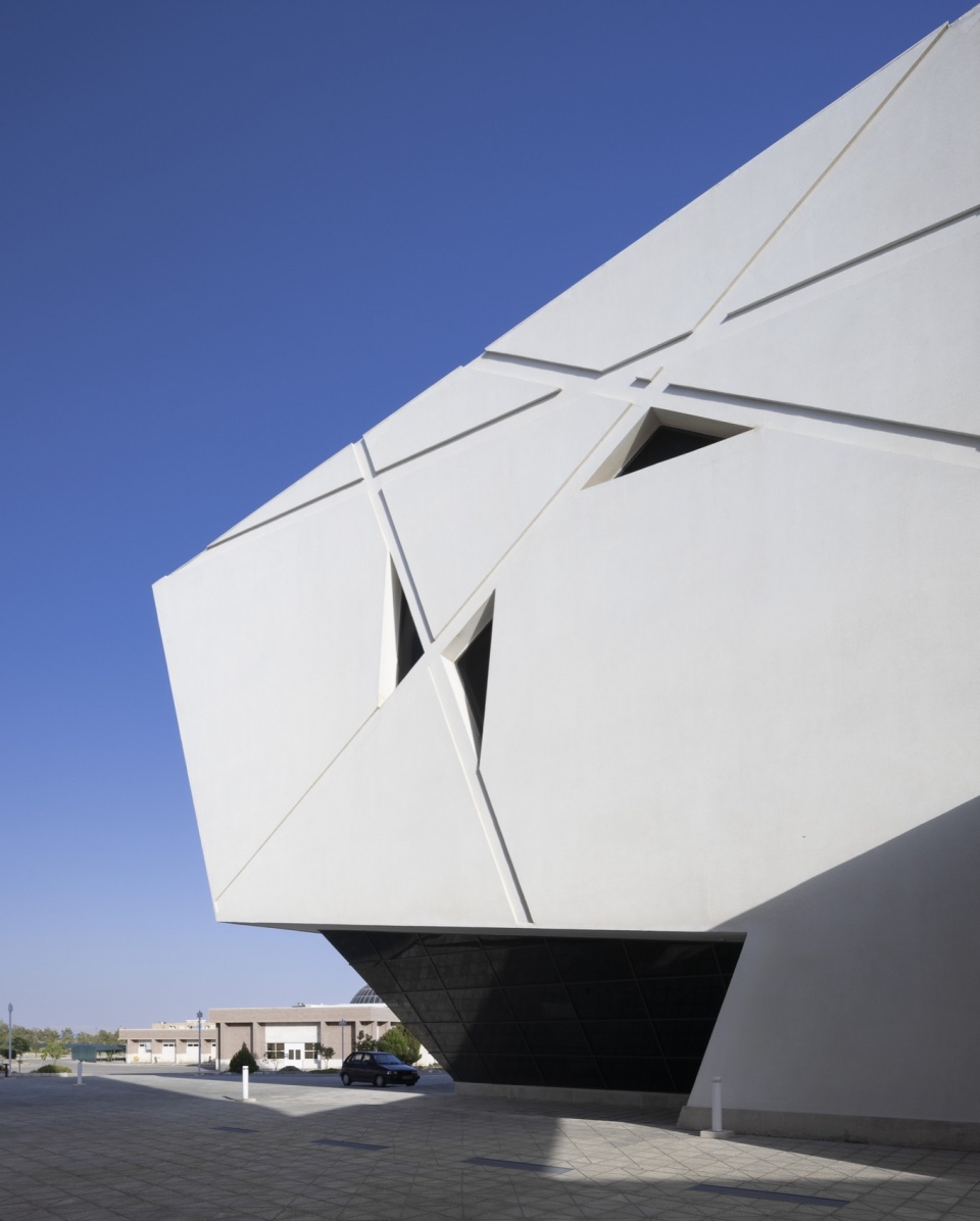 university of semnan auditorium and library by new wave architecture