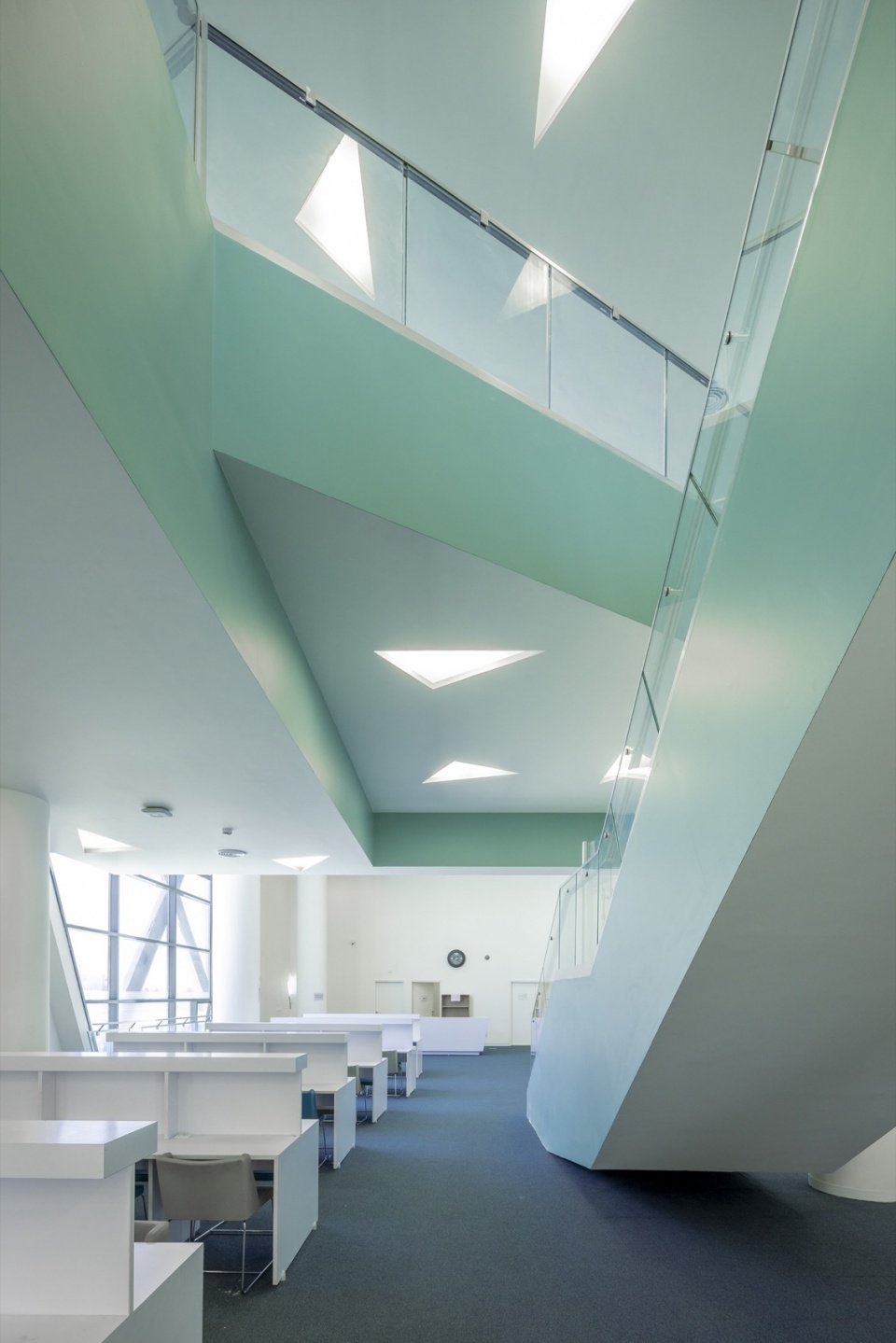 university of semnan auditorium and library by new wave architecture