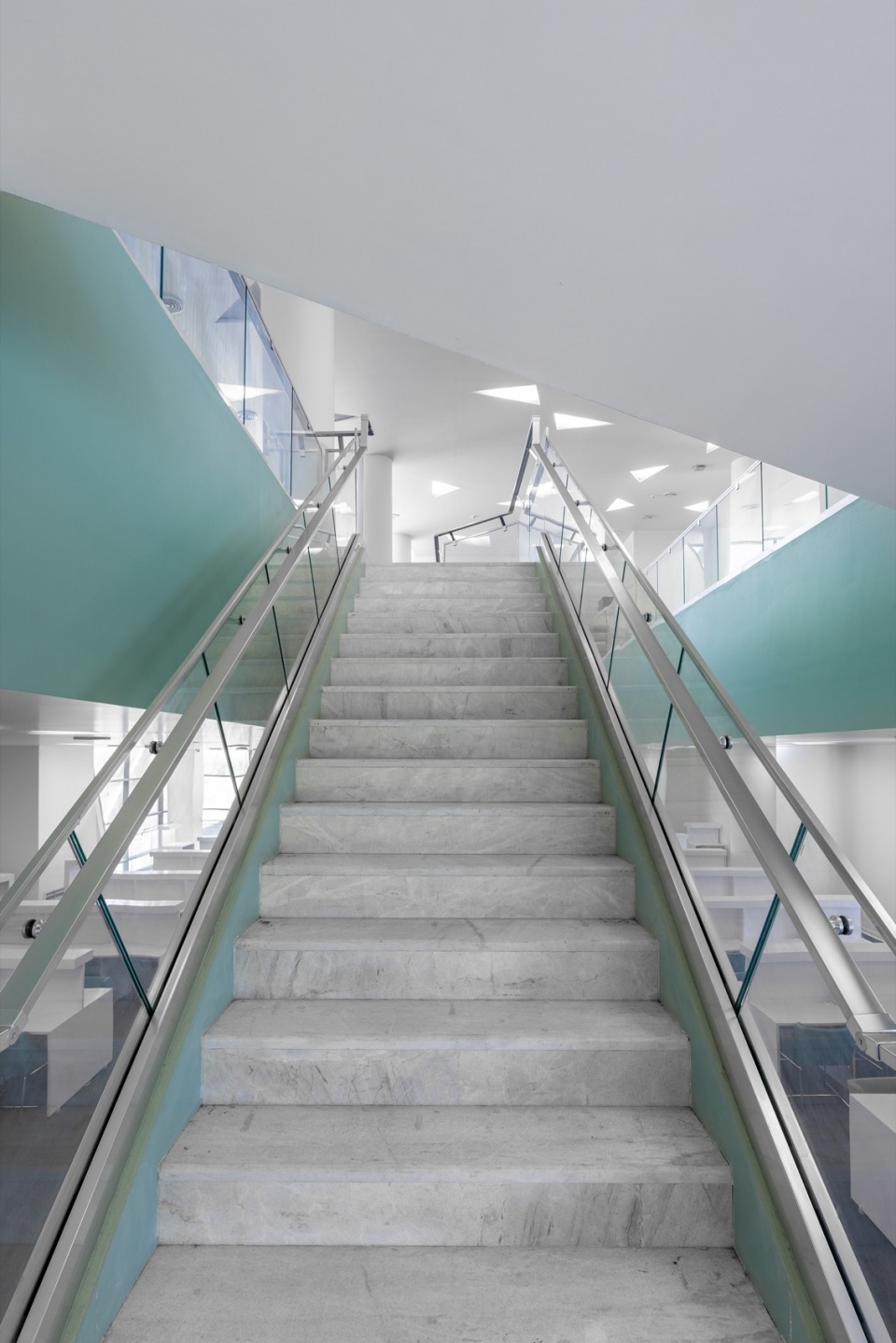 university of semnan auditorium and library by new wave architecture