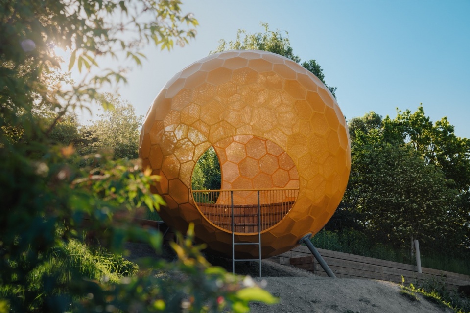 varbergstoppen playground spheres by andrenfogelstrom