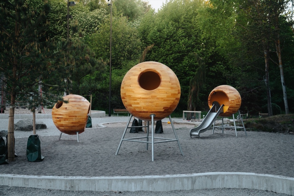 varbergstoppen playground spheres by andrenfogelstrom