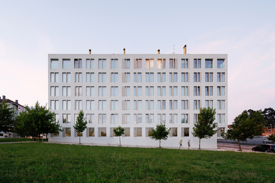 the cooperative 13 rosas resident by carbajo barrios arquitectos