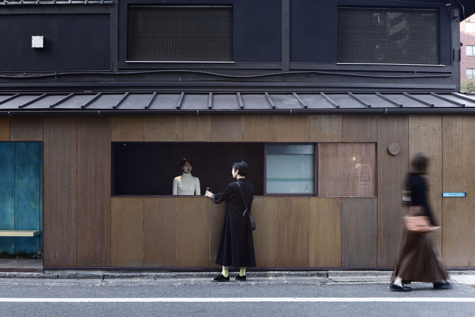 suetomi aoq cafe stand