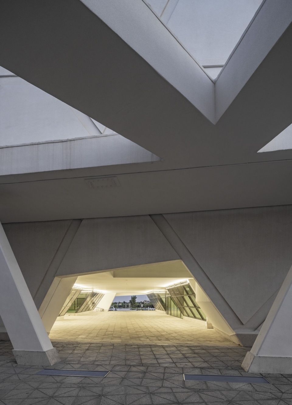 university of semnan auditorium and library by new wave architecture