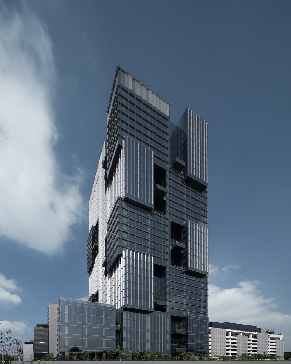 aia east gateway by creative crews