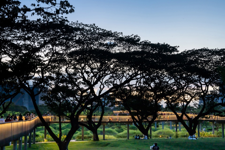 benjakitti forest park by arsomsilp community and environmental architect co ltd