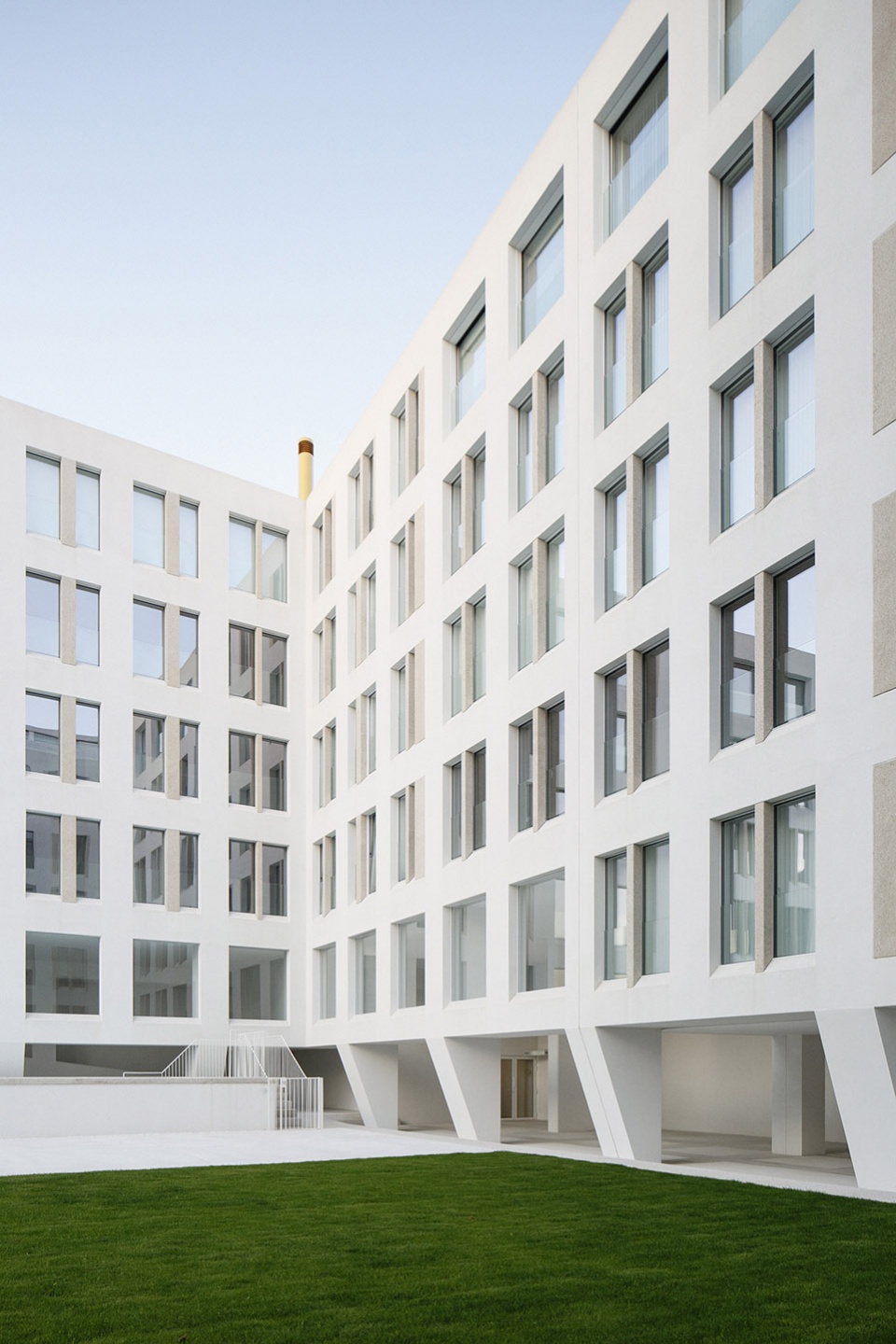 the cooperative 13 rosas resident by carbajo barrios arquitectos