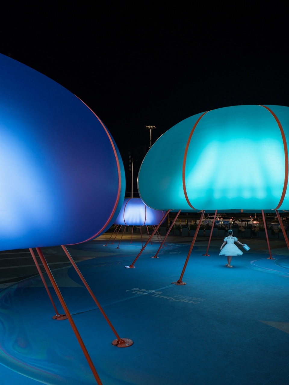 在探索和穿梭间成为装置的一部分 ©大星吉子 摄影:张超