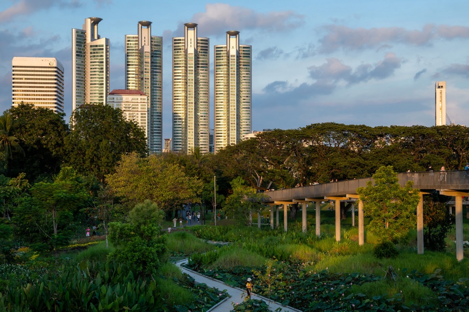 benjakitti forest park by arsomsilp community and environmental architect co ltd