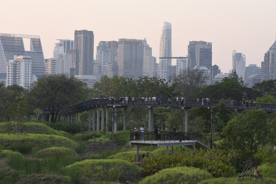 benjakitti forest park by arsomsilp community and environmental architect co ltd