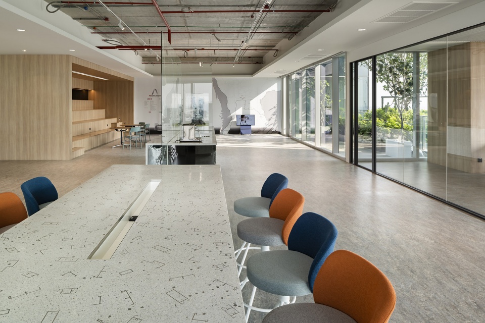 aia east gateway by creative crews