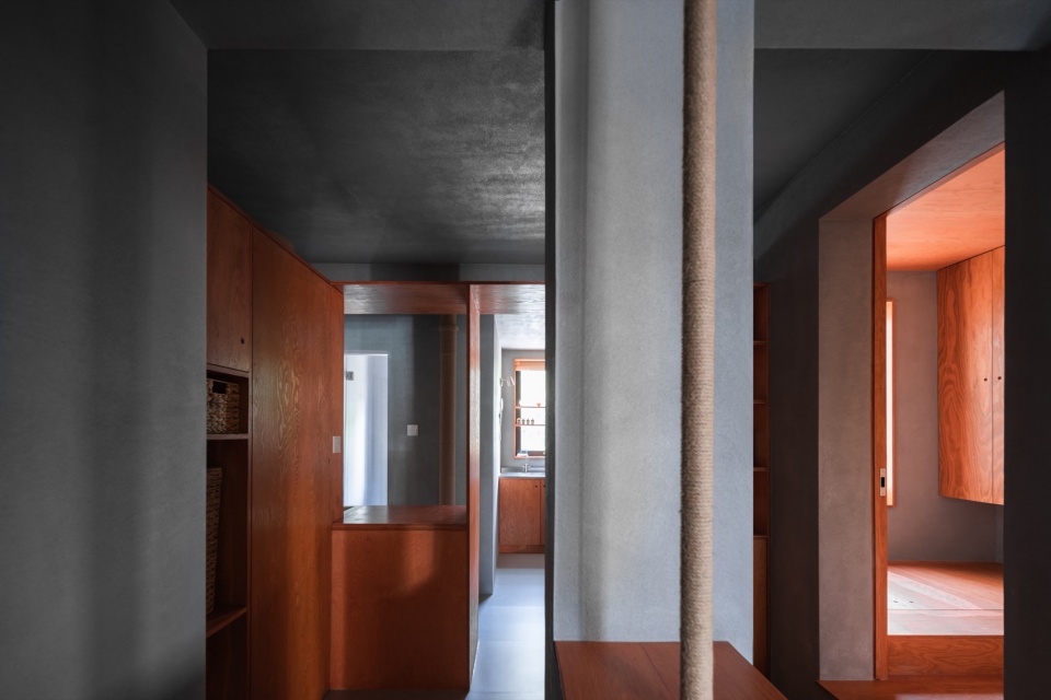 home in shimoriver 14 从过道看向多功能区©DONG建筑影像