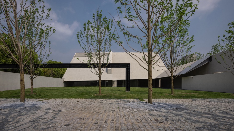taoyiqiu memorial by atelier deshaus