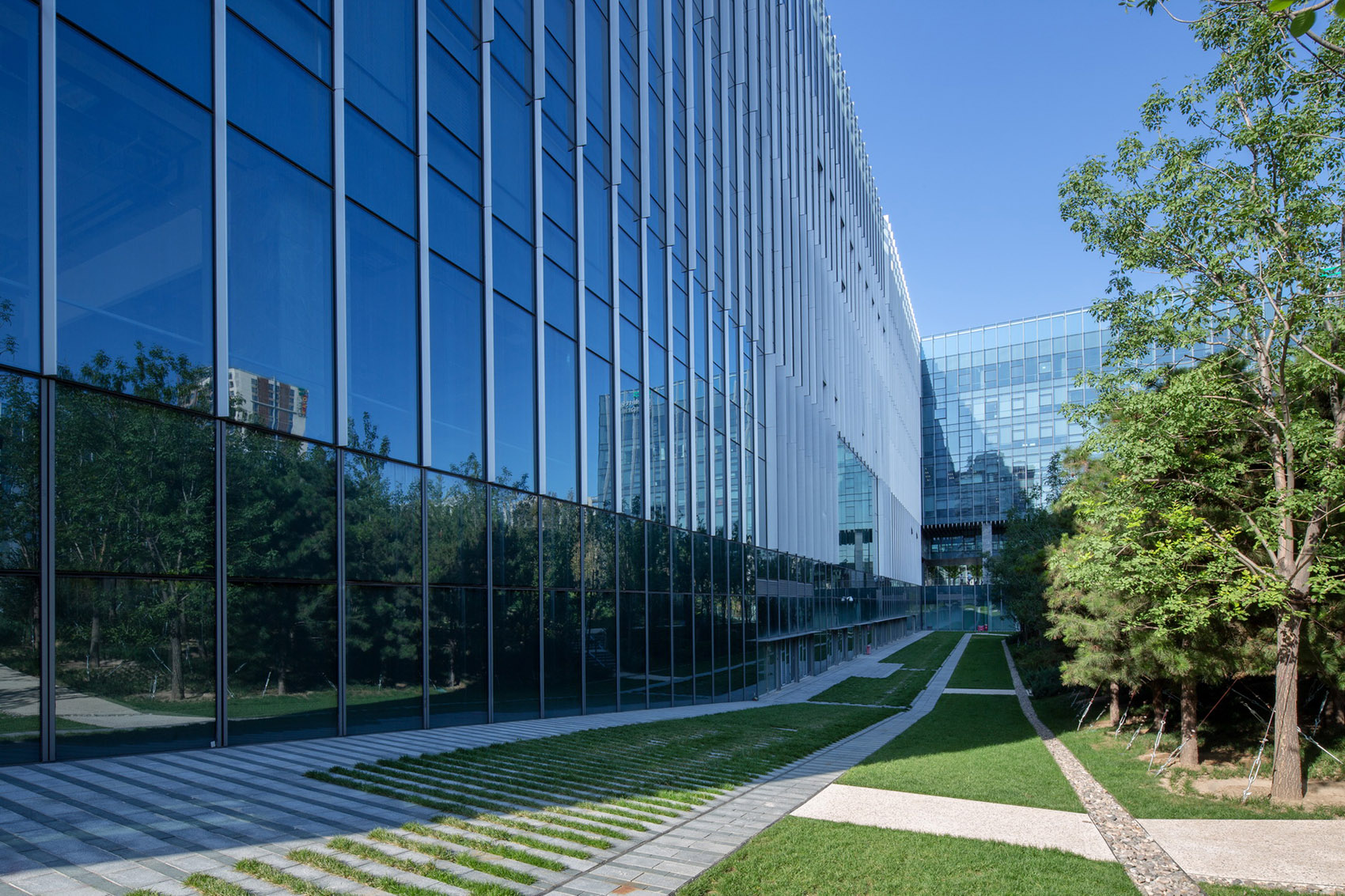 Landscape architecture design of Lei Shing Hong Center Beijing by R land PLACEMEDIA