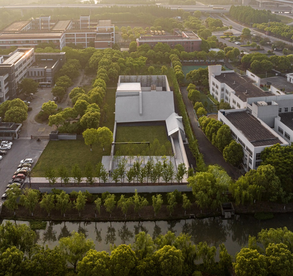 taoyiqiu memorial by atelier deshaus