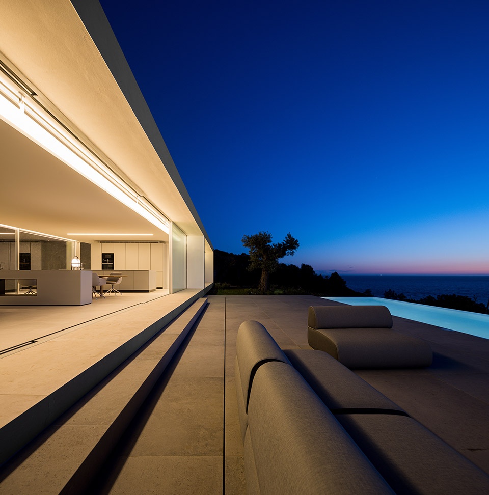 House On The Air by Fran Silvestre Arquitectos
