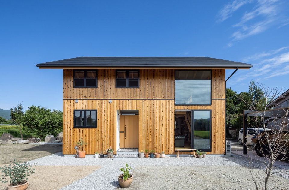 House on the Skirts of mt Katsuragi by YYAA