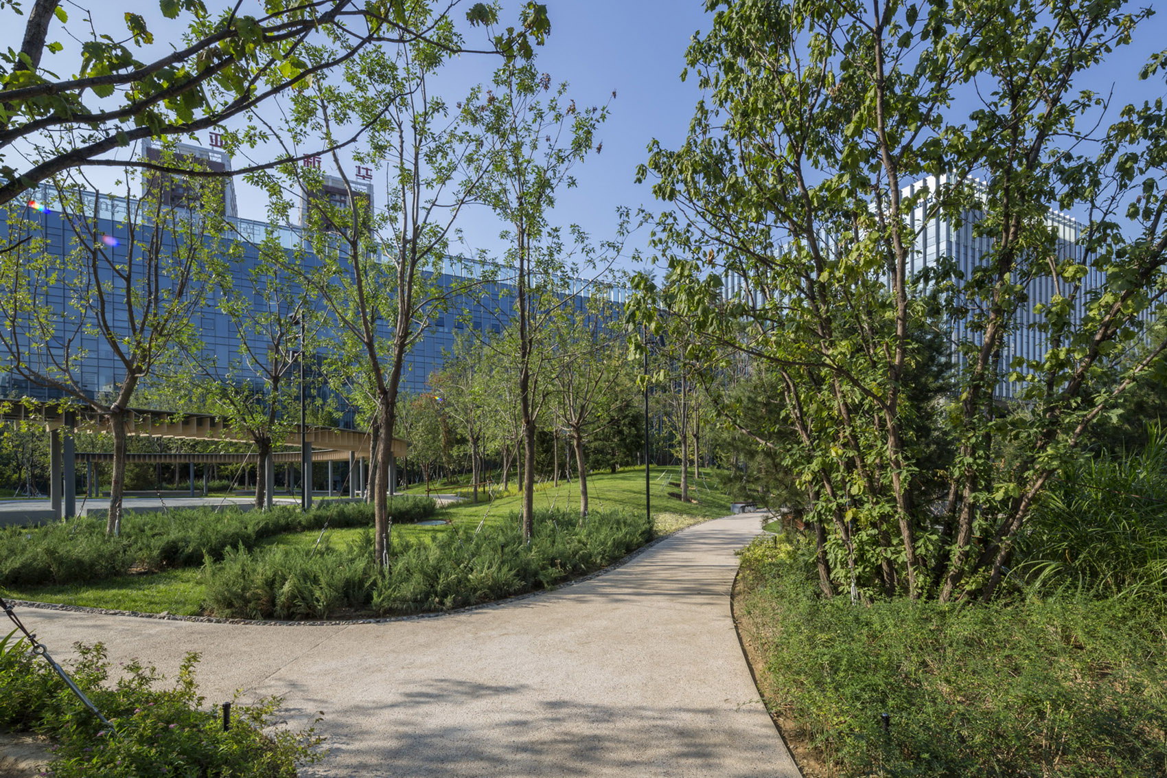 Landscape architecture design of Lei Shing Hong Center Beijing by R land PLACEMEDIA