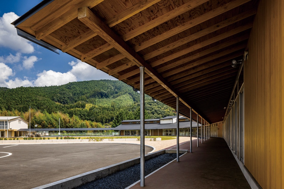 Hitachi City Nakazato Elementary and Junior High School by MIKAMI Architects rxl