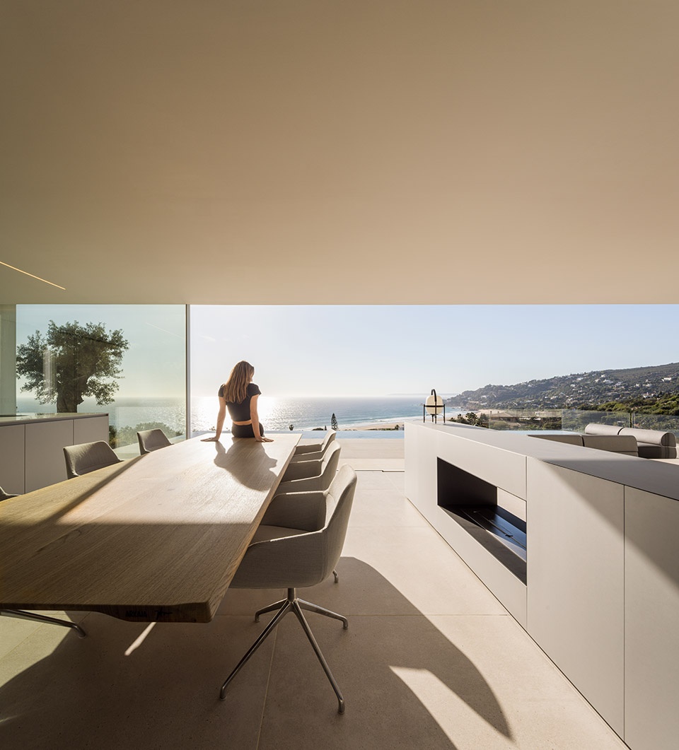 House On The Air by Fran Silvestre Arquitectos