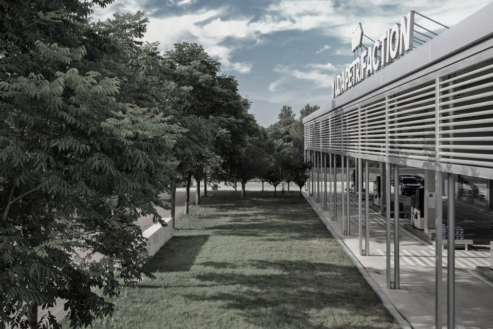 Yuda Petrol Station China by Huizong Design and Research Office