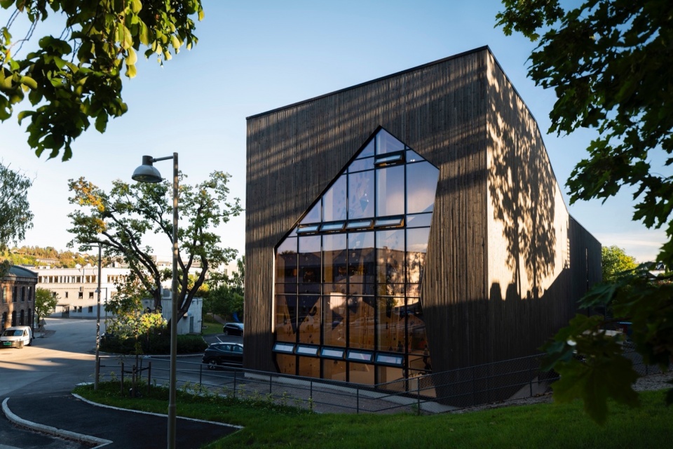 hoyt under taket climbing center by snohetta