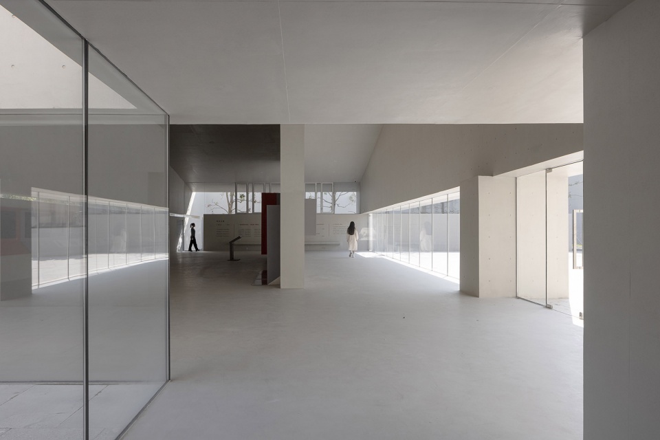 taoyiqiu memorial by atelier deshaus