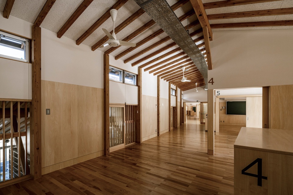 Hitachi City Nakazato Elementary and Junior High School by MIKAMI Architects smm