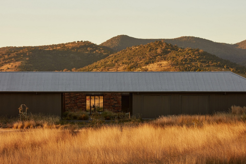 House in the Dry by MRTN Architects