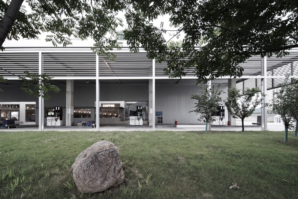 Yuda Petrol Station China by Huizong Design and Research Office