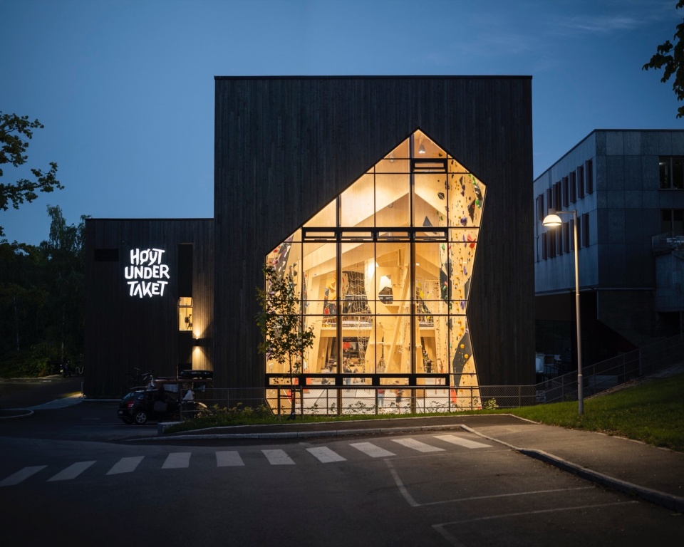 hoyt under taket climbing center by snohetta