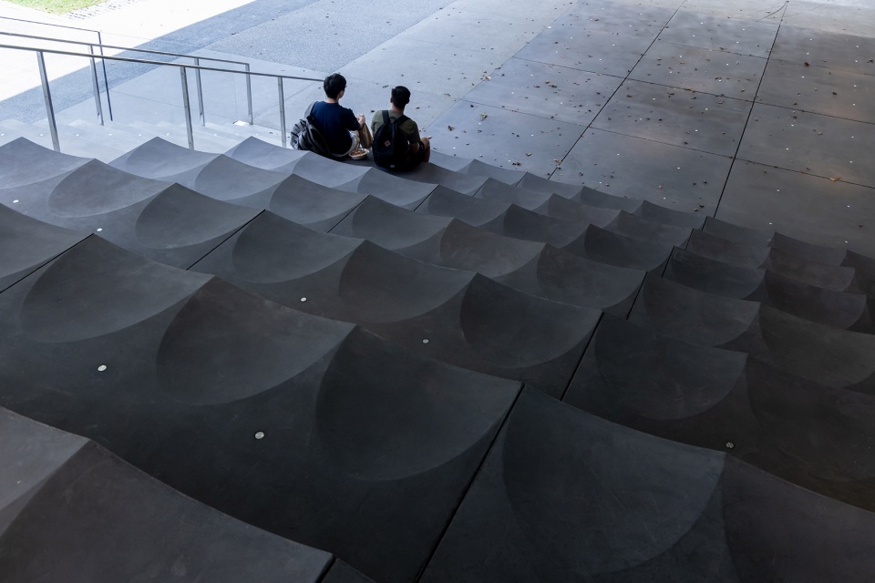 The Lindemann Performing Arts Center by REX