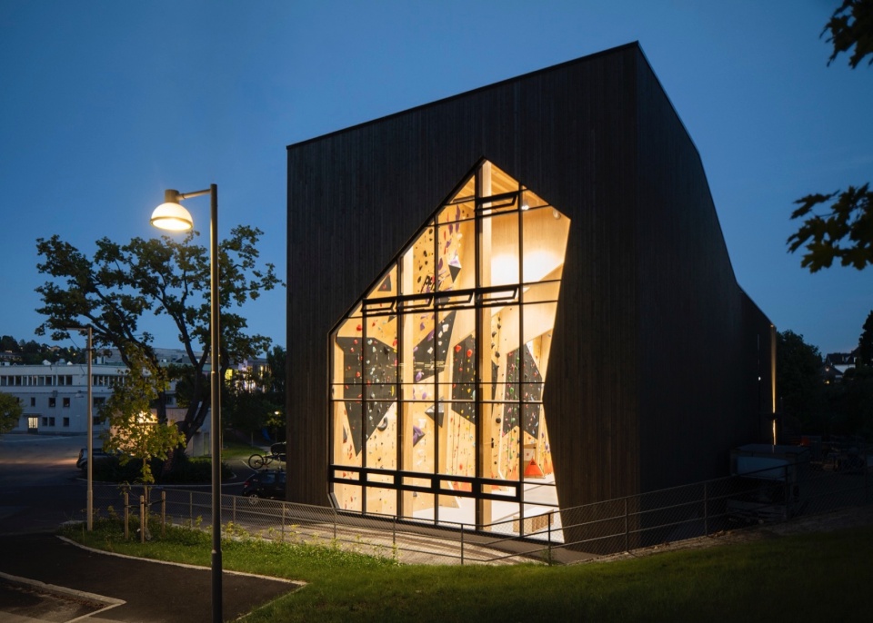 hoyt under taket climbing center by snohetta