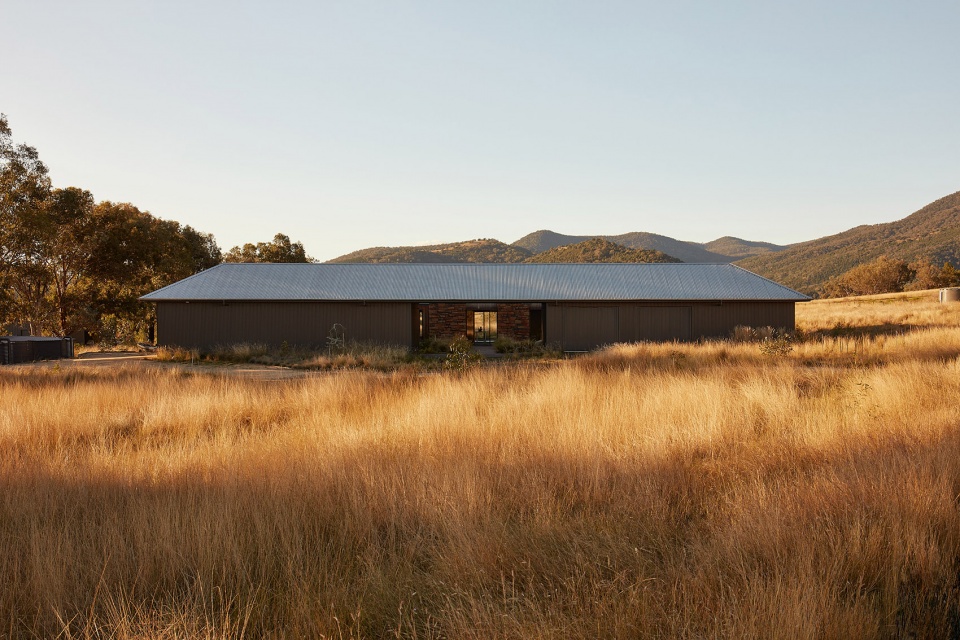 House in the Dry by MRTN Architects