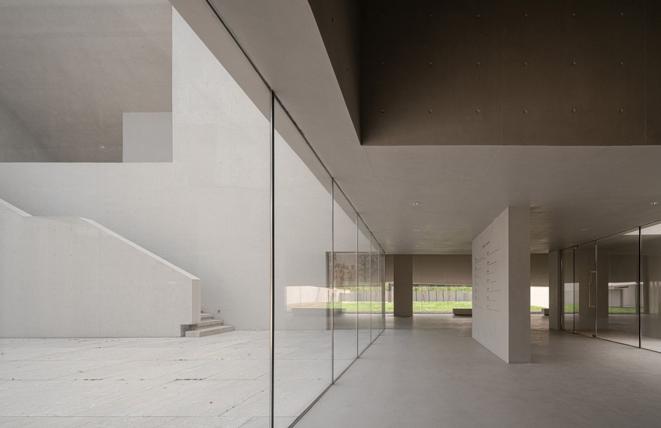 taoyiqiu memorial by atelier deshaus
