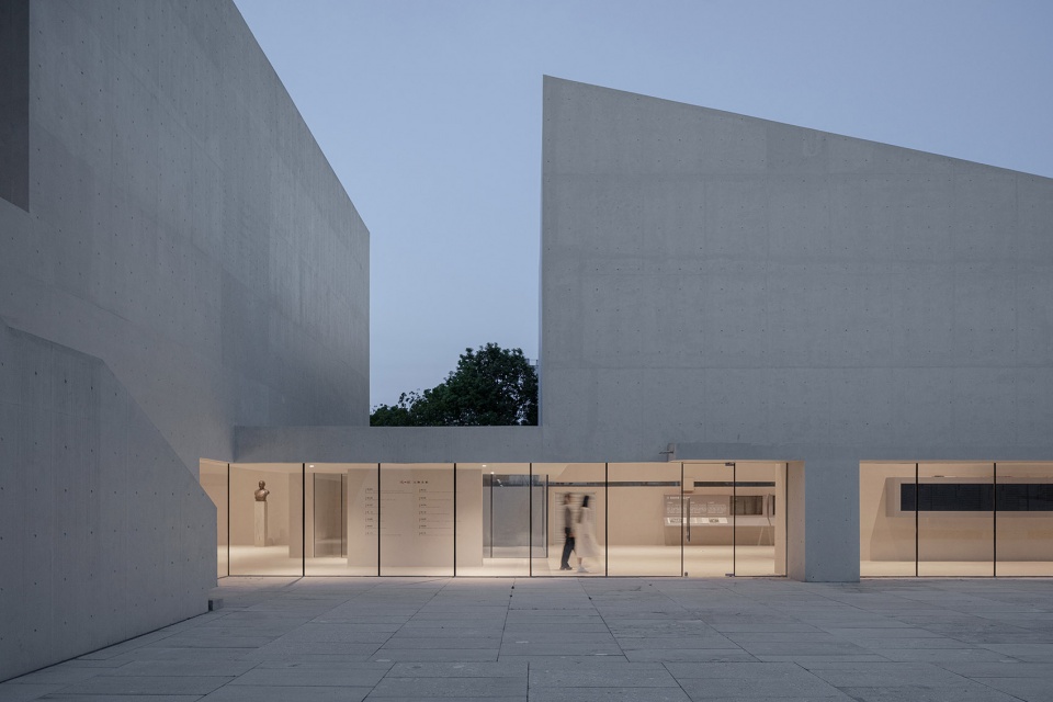 taoyiqiu memorial by atelier deshaus