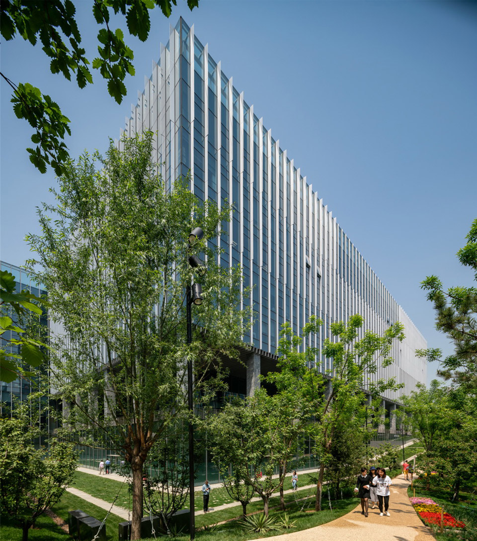 Landscape architecture design of Lei Shing Hong Center Beijing by R land PLACEMEDIA