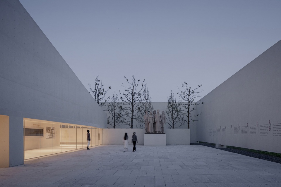 taoyiqiu memorial by atelier deshaus