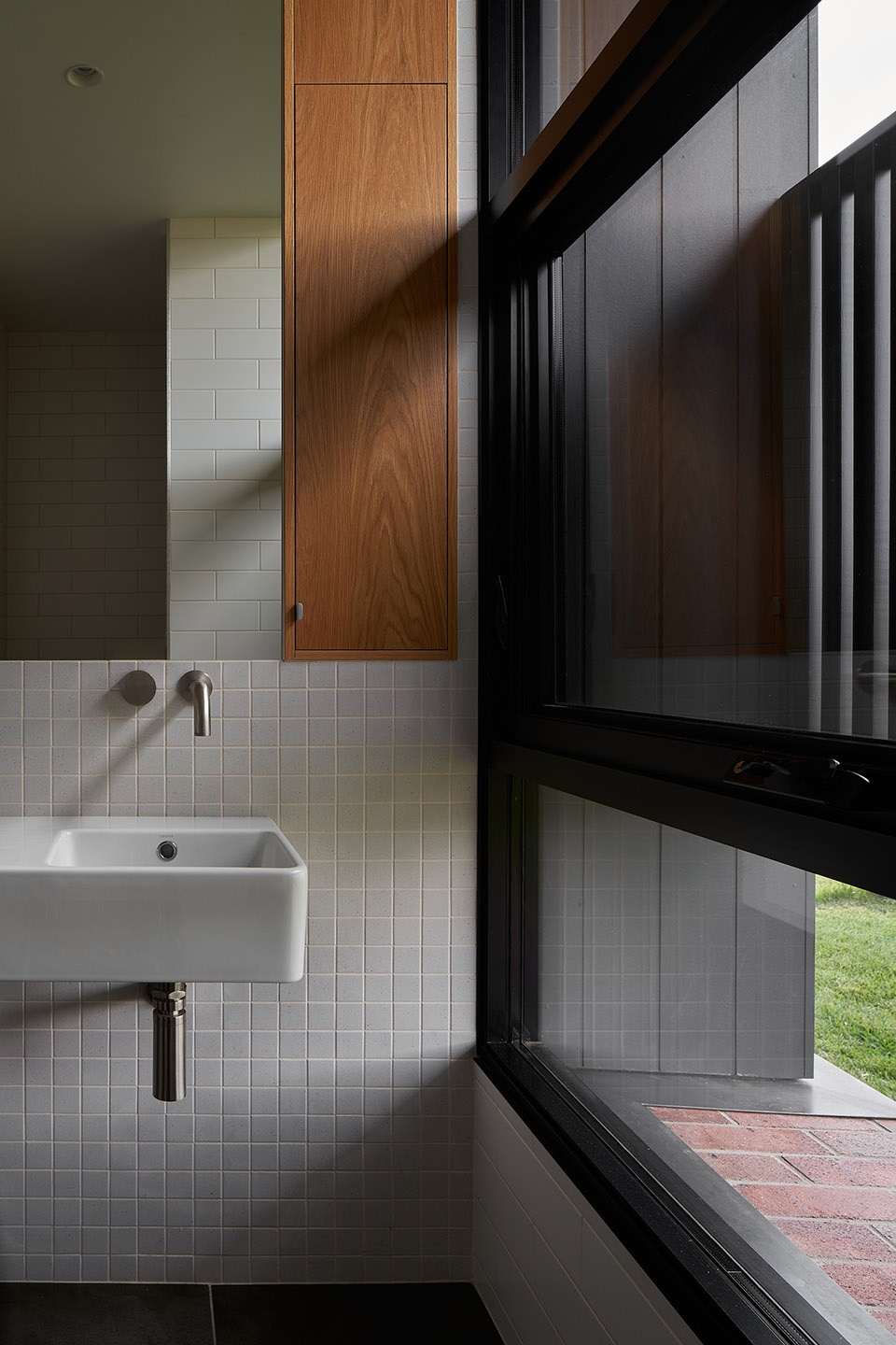 House in the Dry by MRTN Architects