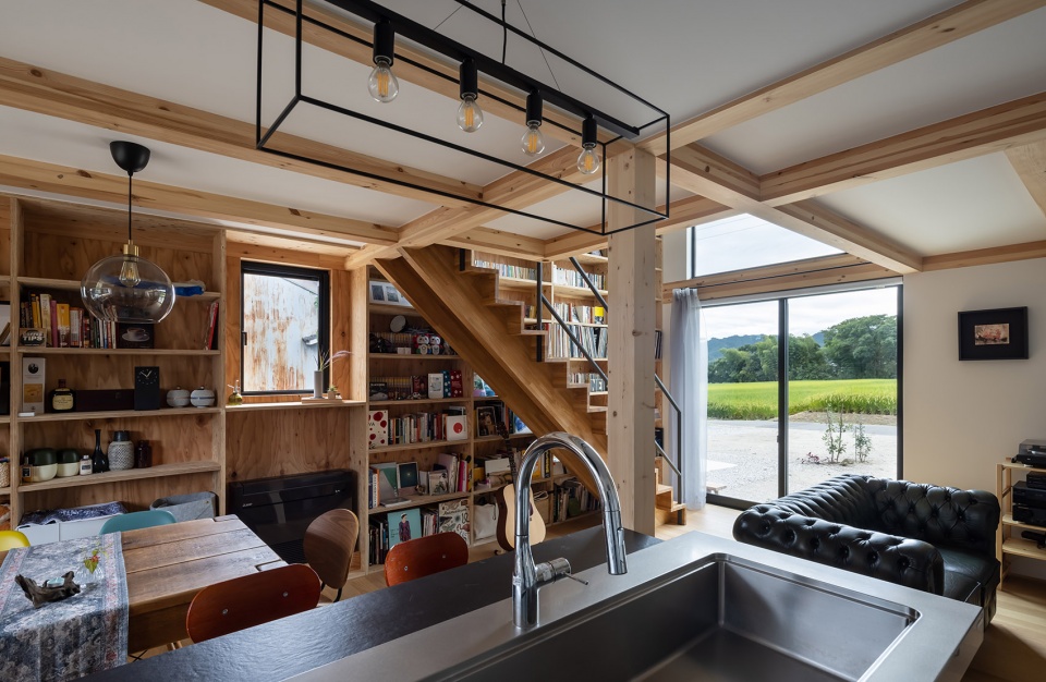 House on the Skirts of mt Katsuragi by YYAA