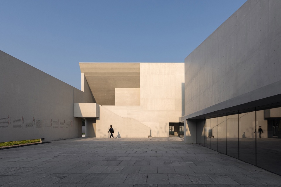 taoyiqiu memorial by atelier deshaus
