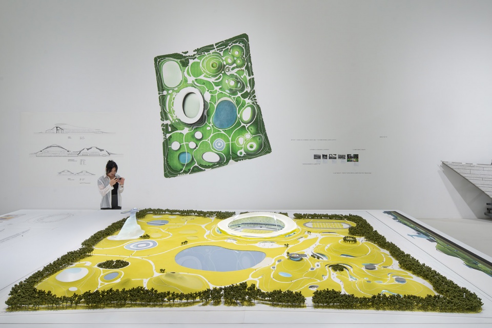 mad Exhibition the Moving Earth