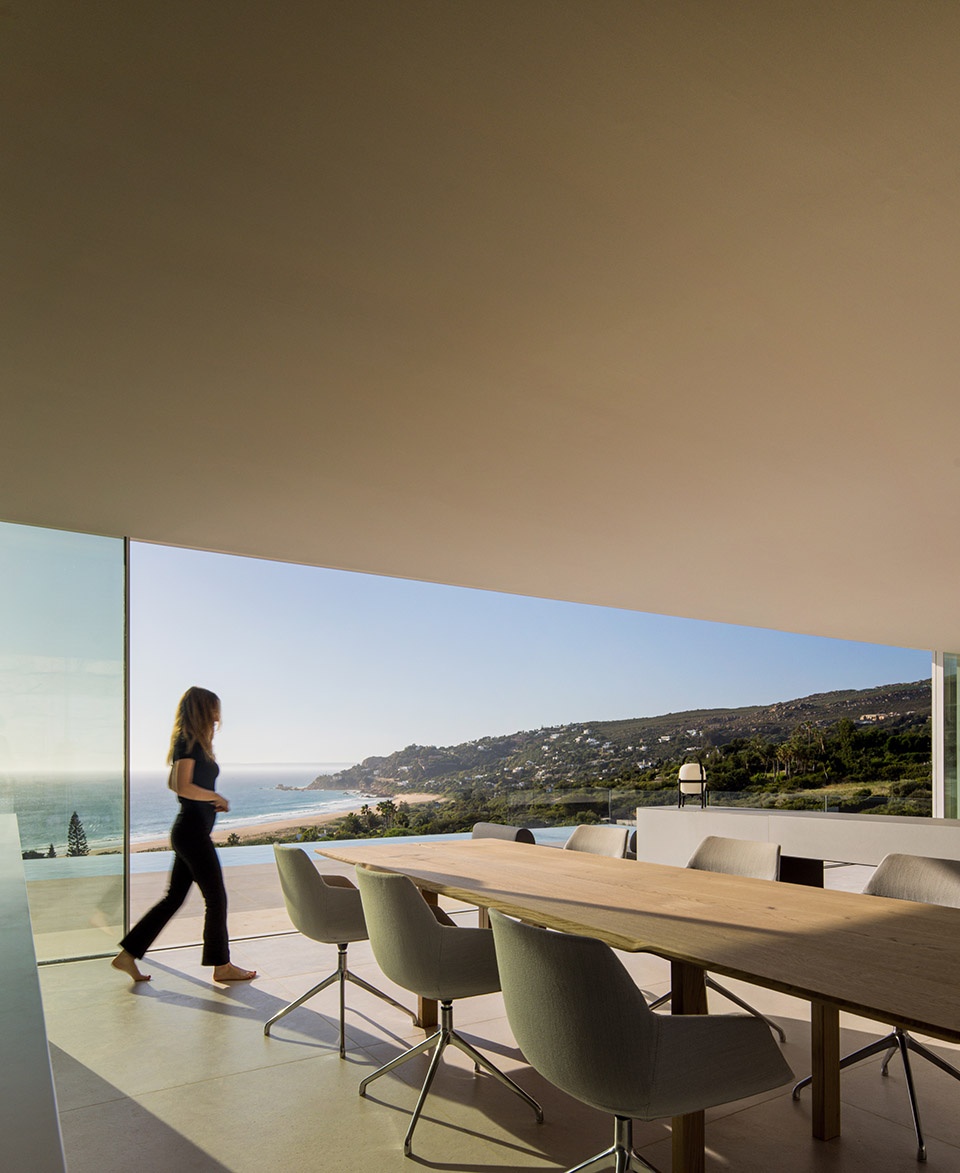 House On The Air by Fran Silvestre Arquitectos